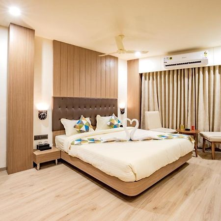 Hotel Nexus Rajkot Exterior photo