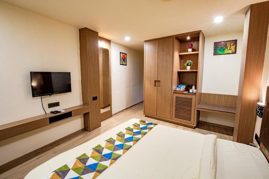 Hotel Nexus Rajkot Exterior photo