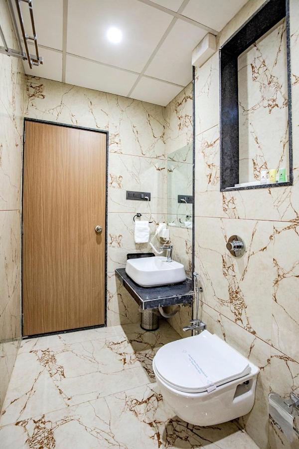 Hotel Nexus Rajkot Exterior photo