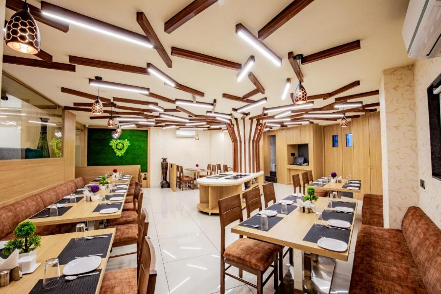 Hotel Nexus Rajkot Exterior photo