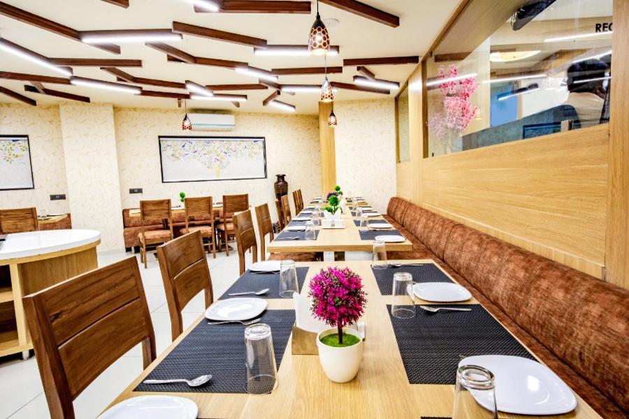 Hotel Nexus Rajkot Exterior photo